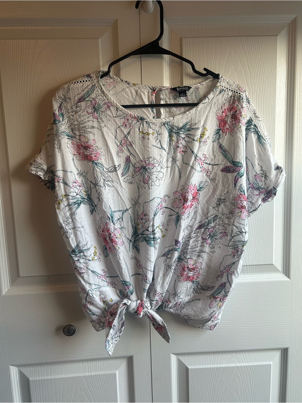 ✨ Buffalo David Bitton Floral Tie-Front Top - Size L ✨